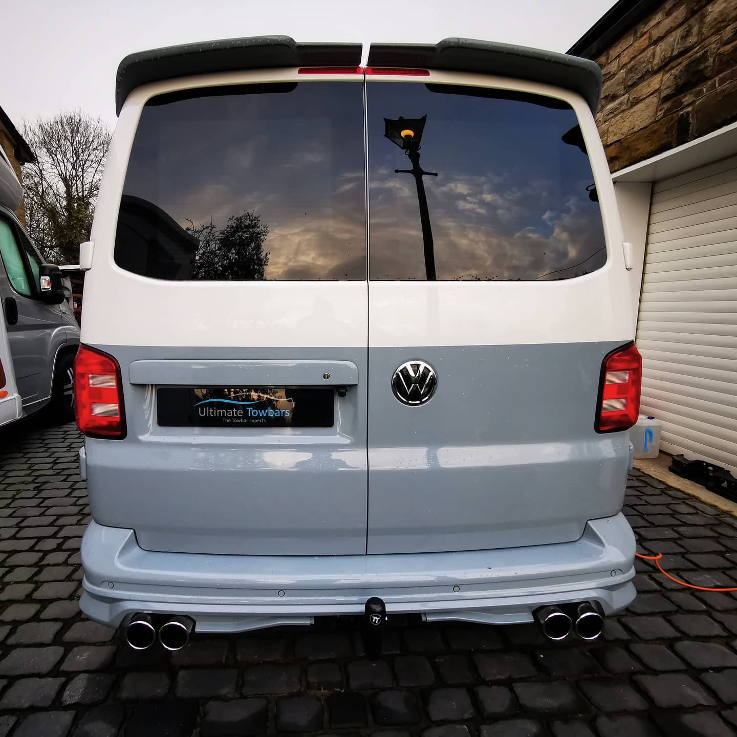 VW T6 Custom with dedicated electrics and detachable bar