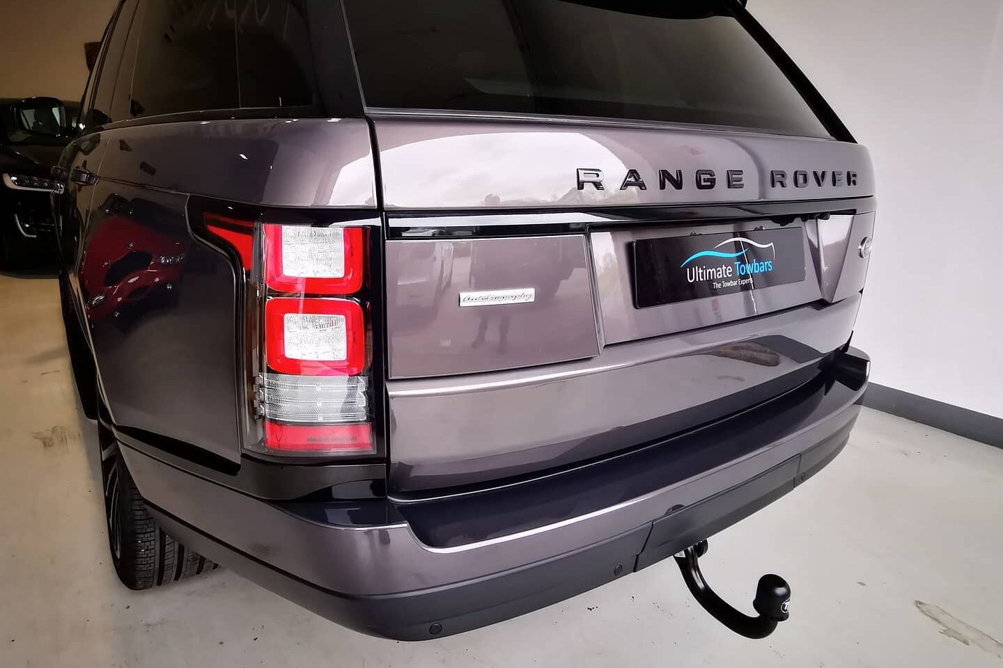 cropped Range Rover tow bar